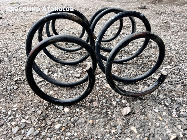 Пружина предна за Тойота аурис 2007-2012г, снимка 2 - Части - 51490395