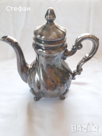 Посребрен порцеланов чайник 