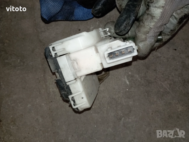 Шофьорска брава от Фолксваген, снимка 3 - Части - 51787850