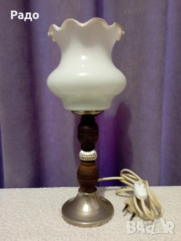 Комплект от две лампи с бели стъклени абажури, снимка 2 - Настолни лампи - 53579731
