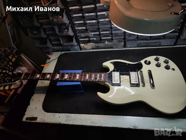 Vintage SG с много подобрения! Gibson Електроника, Kluson Tunners, ABR& Tailpiece, Jescar 58118 fre, снимка 5 - Китари - 46904989