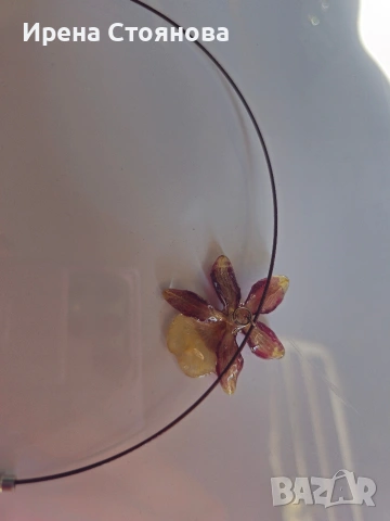 Колие с естествен цвят на мини орхидея. Цветче с размери 3,5/3,5 см. , снимка 6 - Колиета, медальони, синджири - 53738050