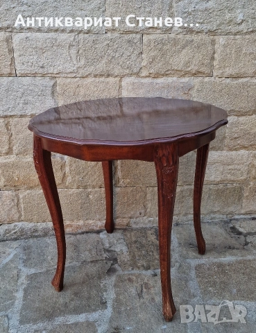 Елегантна винтидж маса