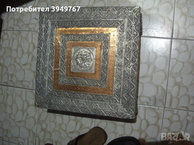 Стара интересна масичка.