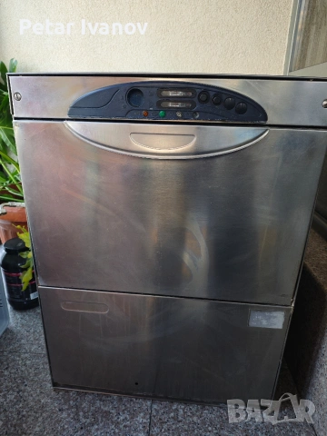 Професионална съдомиялна машина 