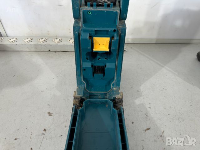 Радио - Makita XRM 05, снимка 5 - Други машини и части - 46752534