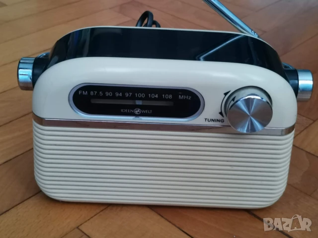 Немско ретро FM/Bluetooth радио, снимка 2 - Радиокасетофони, транзистори - 50602580