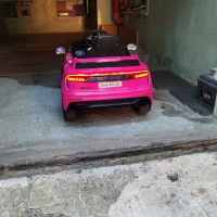 детска кола с дистанционно Audi RSQ8, снимка 2 - Електрически играчки - 45007833