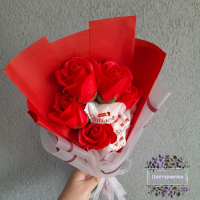Бюджетни букети от ароматни сапунени рози и бонбон , снимка 2 - Подаръци за жени - 44954618