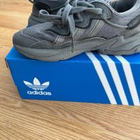 Оригинални маратонки Adidas ozweego, снимка 4 - Маратонки - 45189196