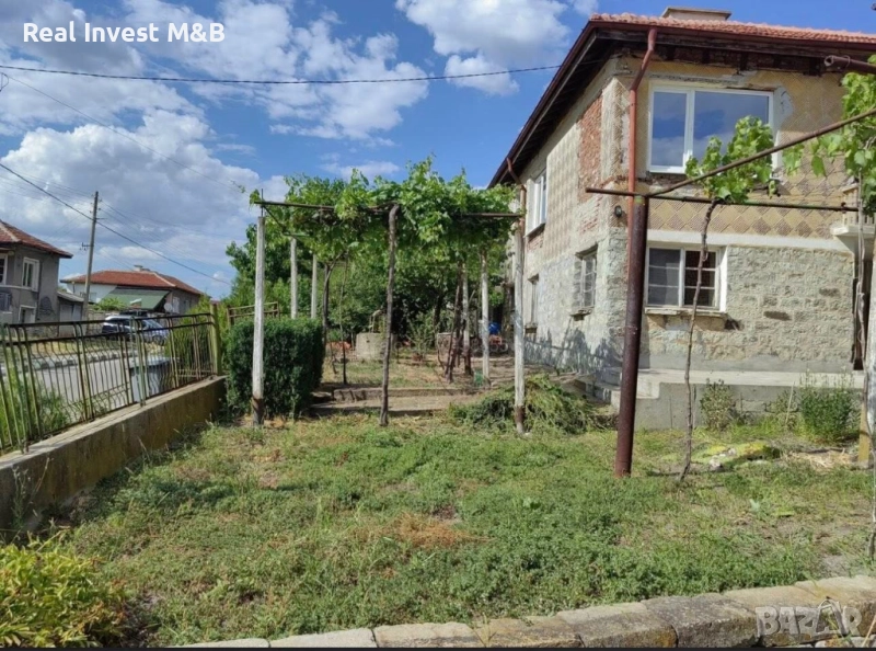 Продавам къща в с.. БРЯСТ, снимка 1