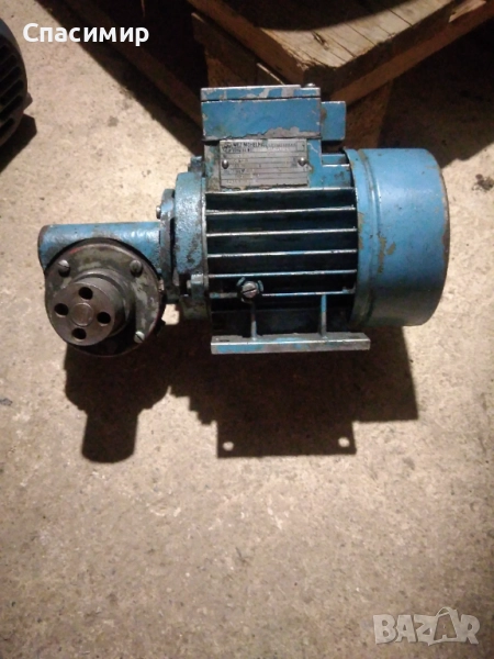 Моторедуктор чешки 260w на 112об изходящи 9,3 обр , снимка 1