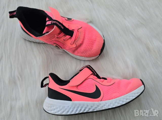 Детски маратонки Nike Revolution №27/28, снимка 4 - Детски маратонки - 54047012
