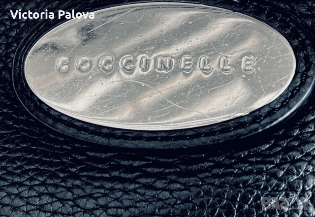 Оригинална кожена чанта Coccinelle - естествена кожа, тип Hobo (Черна), снимка 15 - Чанти - 54009431
