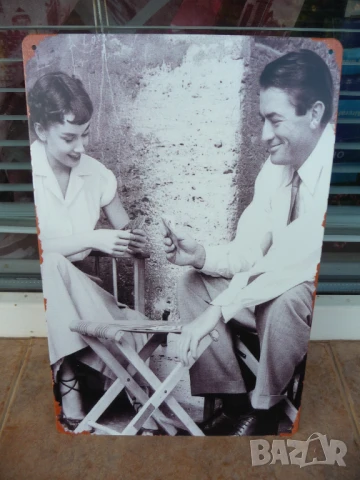 Метална табела Филм Грегъри Пек Одри Хепбърн играят карти романтика класика