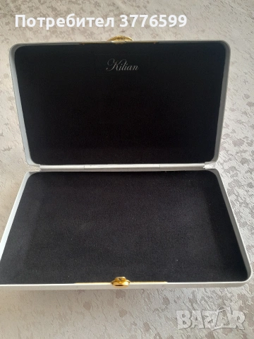 Бял метален клъч от Kilian Paris, снимка 2 - Чанти - 53650444