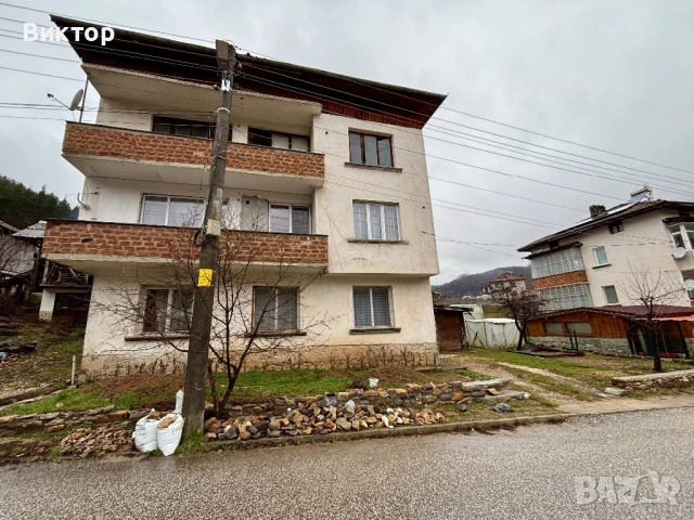 Продава се масивна къща с двор и гаражи – с. Смилян гр. Смолян, снимка 13 - Къщи - 53208774