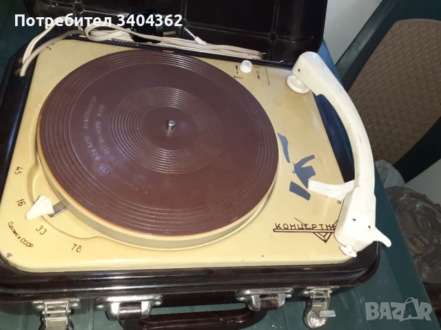 Стар руски грамофон " Концертньй " с бакелитена кутия, снимка 2 - Антикварни и старинни предмети - 51151167