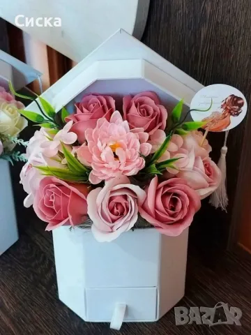 Тематични букети за абитуриентски бал и дипломиране със сапунени цветя, снимка 11 - Подаръци за жени - 50042028