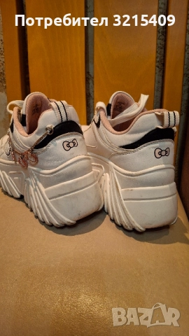 Hello Kitty Bershka дамски кожени маратонки 40 номер , снимка 4 - Маратонки - 52426327