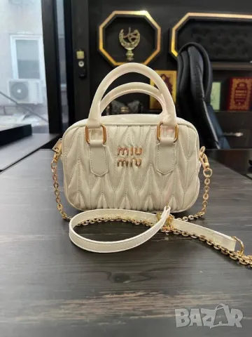 чанти Miu Miu , снимка 4 - Чанти - 49189938