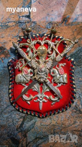 Toledo сувенир, рицарски герб с подвижни , метални шпаги . , снимка 1 - Колекции - 45731633