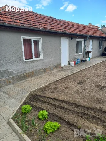 Самостоятелна къща в с. Браниполе. 