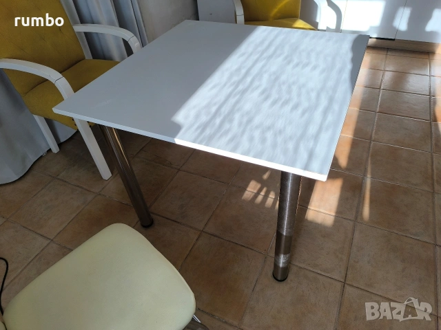 Продавам кухненска маса 90/90/730мм, снимка 2 - Маси - 53140675