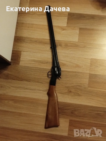 Продавам метална пушка с капси 