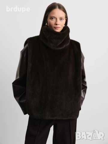 Дамски шал с висока яка от къс и много мек косъм 