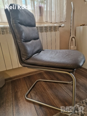 Трапезен стол, цвят тъмнокаф, наличност 2бр.