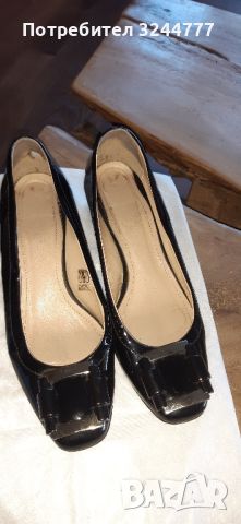 Черни кожени италиански обувки на нисък ток, снимка 2 - Дамски обувки на ток - 45685785