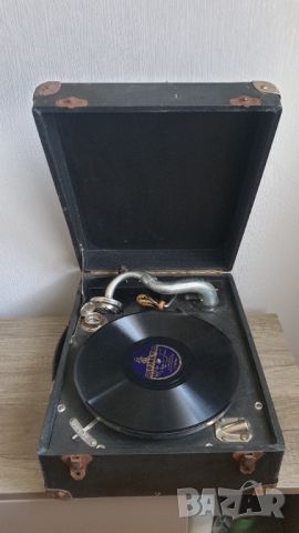 Стар френски грамофон с манивела, снимка 1 - Антикварни и старинни предмети - 45127449
