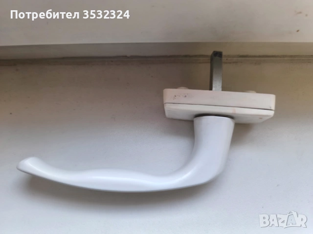 Продавам 4- броя дръжки за PVC прозорци и врати, снимка 2 - Други - 53453401