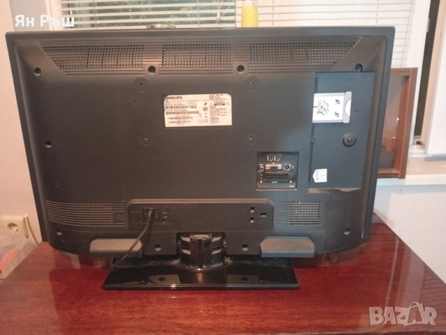 Телевизор Philips 32", снимка 4 - Телевизори - 51620272