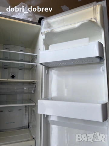 Двукрилен хладилник с фризер и вграден дисенсър за вода и лед Samsung, снимка 6 - Хладилници - 53924636