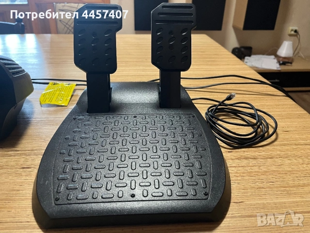 Волан Trustmaster T150 Ferrari, снимка 2 - Други игри и конзоли - 53390830