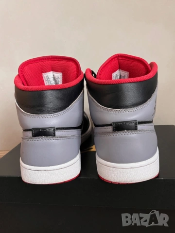 Оригинални Nike Air Jordan 1 mid в размер 42, снимка 8 - Спортни обувки - 53223110