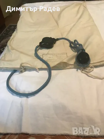 ЕЛЕКРИЧНА ВЪЗГЛАВНИЦА--220 в--100 вт за затопляне на различни  на човешкото тяло  работи без забележ