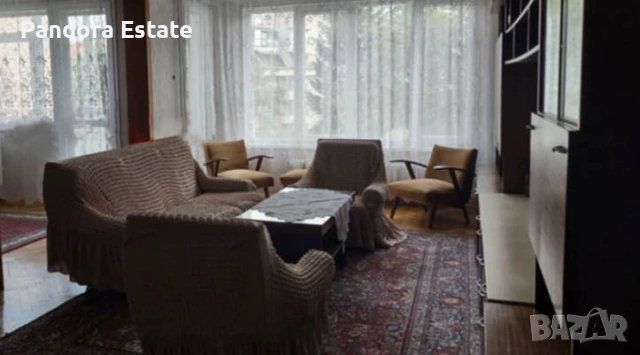 Продава четиристен апартамент в Центъра