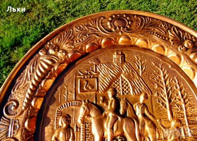 Медно пано,чиния с релефна ловна картина,ездачи,кучета. , снимка 2 - Антикварни и старинни предмети - 52158962