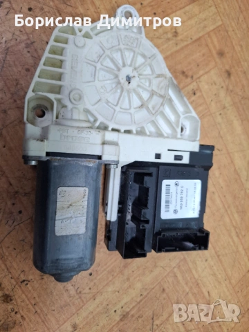Продаавам Предно Дясно Моторче Стъклоповдигач Фолксваген Голф 5 VW Golf 5 1K0959792C, снимка 4 - Части - 53763307