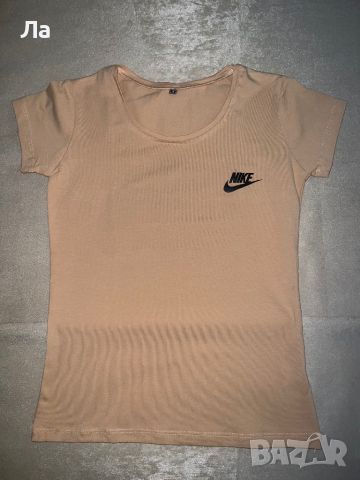 Дамска тениска Nike, снимка 1 - Тениски - 46229354