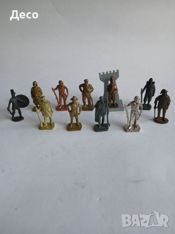 Kinder стари фигурки войници.