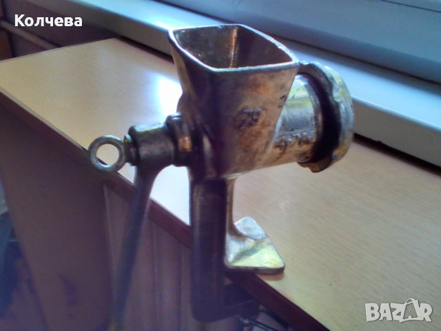 продавам алуминиеви тави и машина за мелене на месо, снимка 2 - Съдове за готвене - 37168112