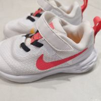 Маратонки Nike номер 23.5, снимка 2 - Детски маратонки - 45133475