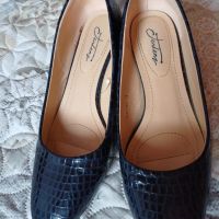 Сини, лачени обувки, кроко ефект, с нисък ток, снимка 1 - Дамски обувки на ток - 45156056