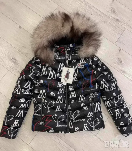 Дамско зимно яке Moncler
С естествен косъм от лисица на качулката, снимка 1