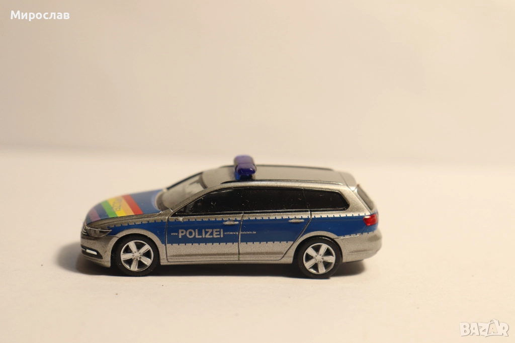HERPA 1:87 H0 VW PASSAT POLICE ПОЛИЦИЯ КОЛИЧКА МОДЕЛ, снимка 1