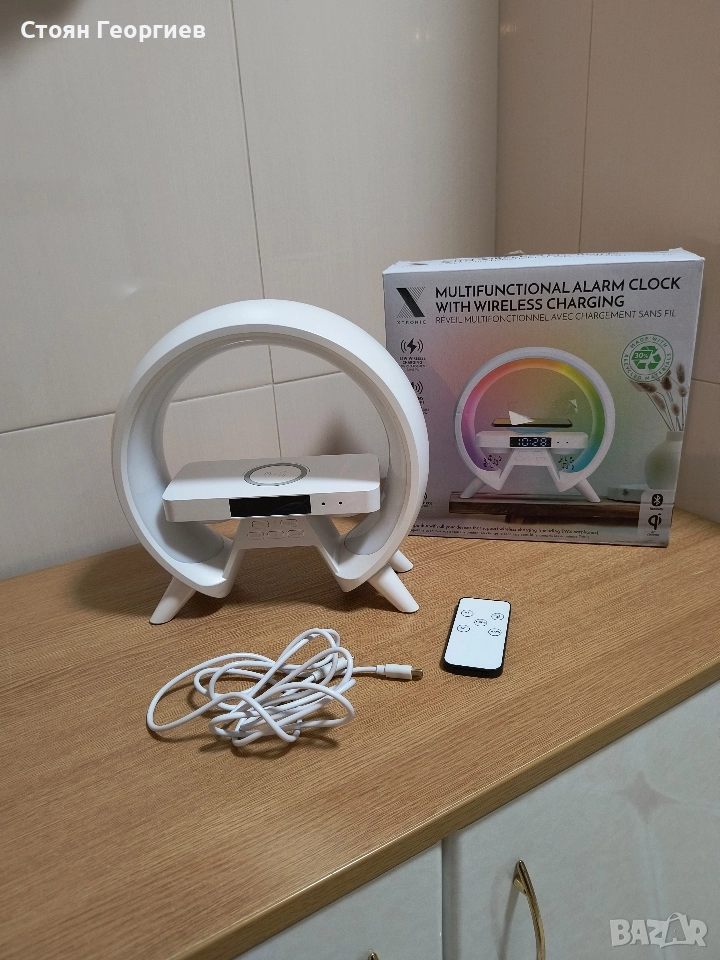 Чисто ново многофункционално зарядно с вградена колонка будилник сменящи светлини, снимка 1